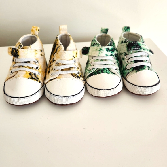 Two pairs of Gap Crib shoes - Picture 1 of 4